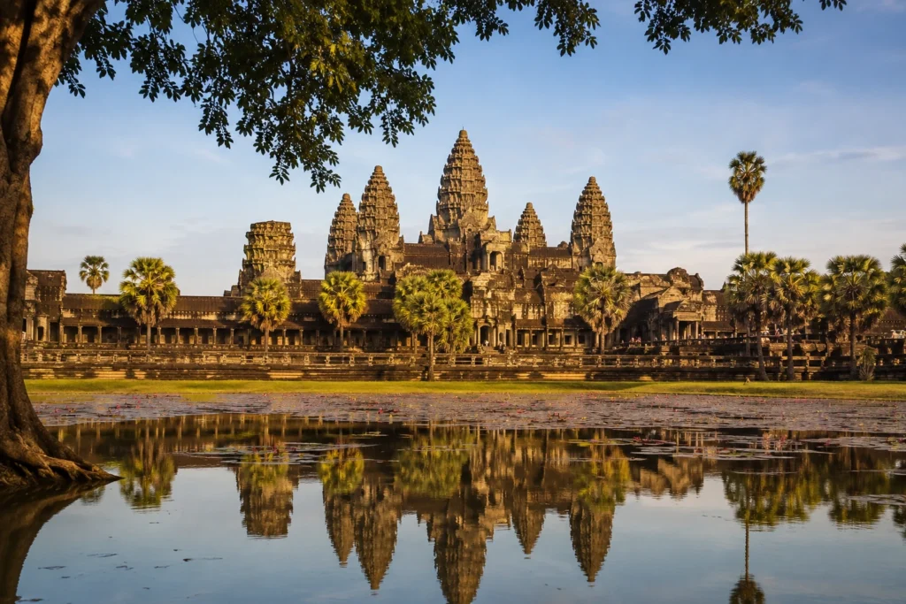 Onde fica a cidade histórica de Angkor Wat e por que é importante
