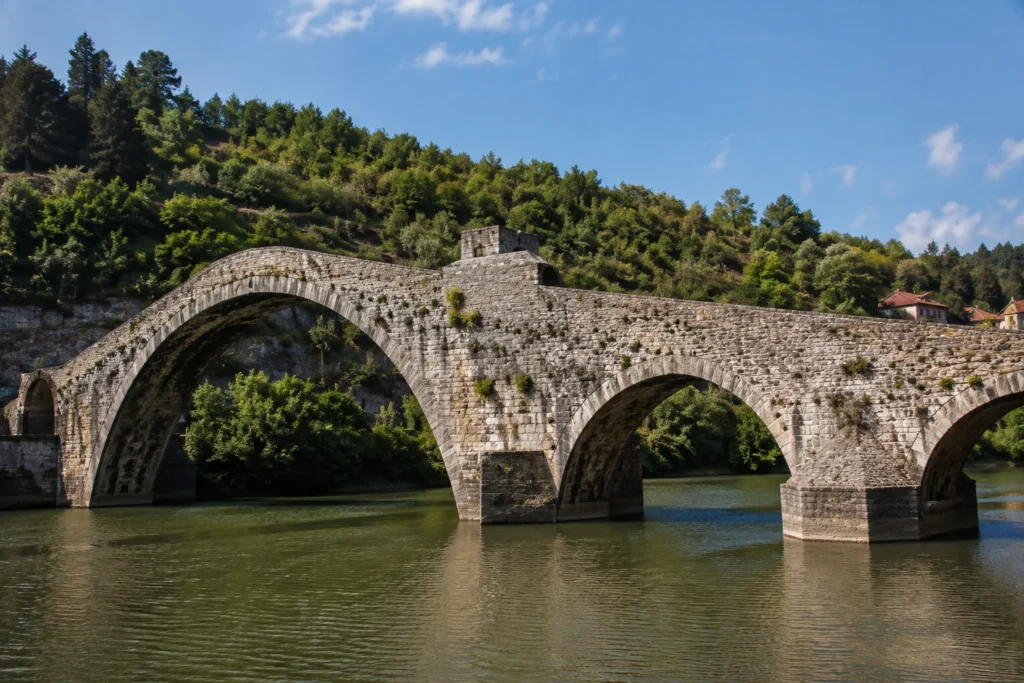 Como pontes antigas permanecem de pé depois de tantos séculos?
